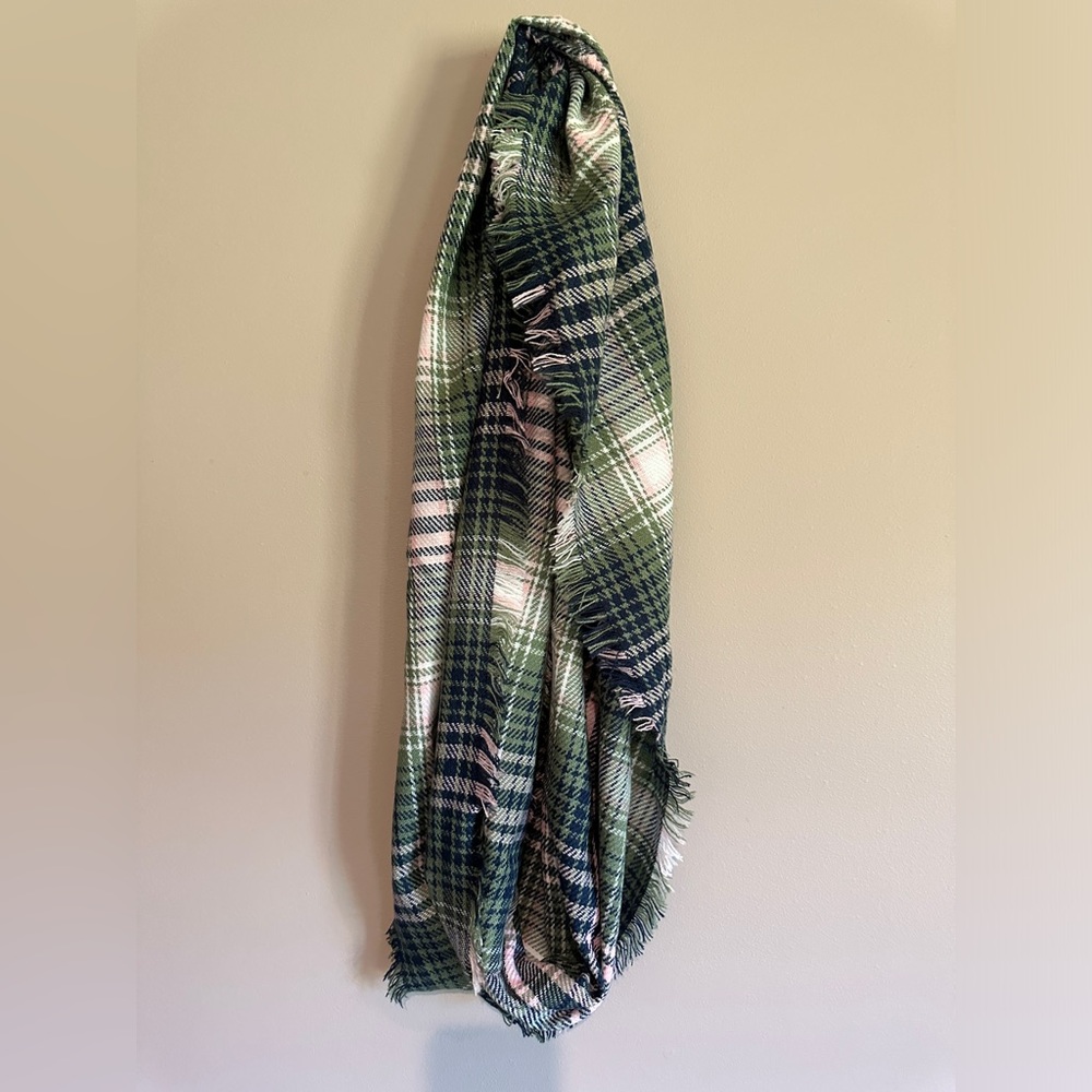 Women’s Green plaid infinity scarf.